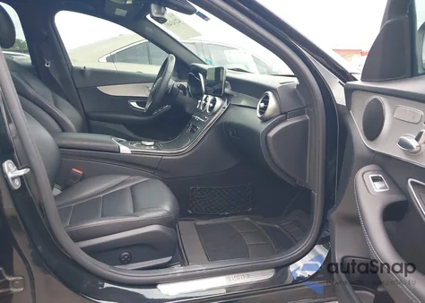 2019 Mercedes-Benz C 300 z USA, uszkodzony, nr VIN 55SWF8DB0KU307061